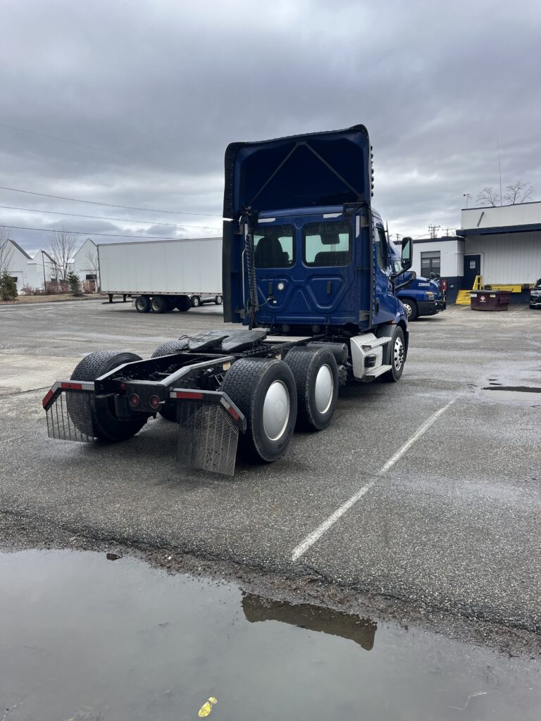 2021 Freightliner Day Cab