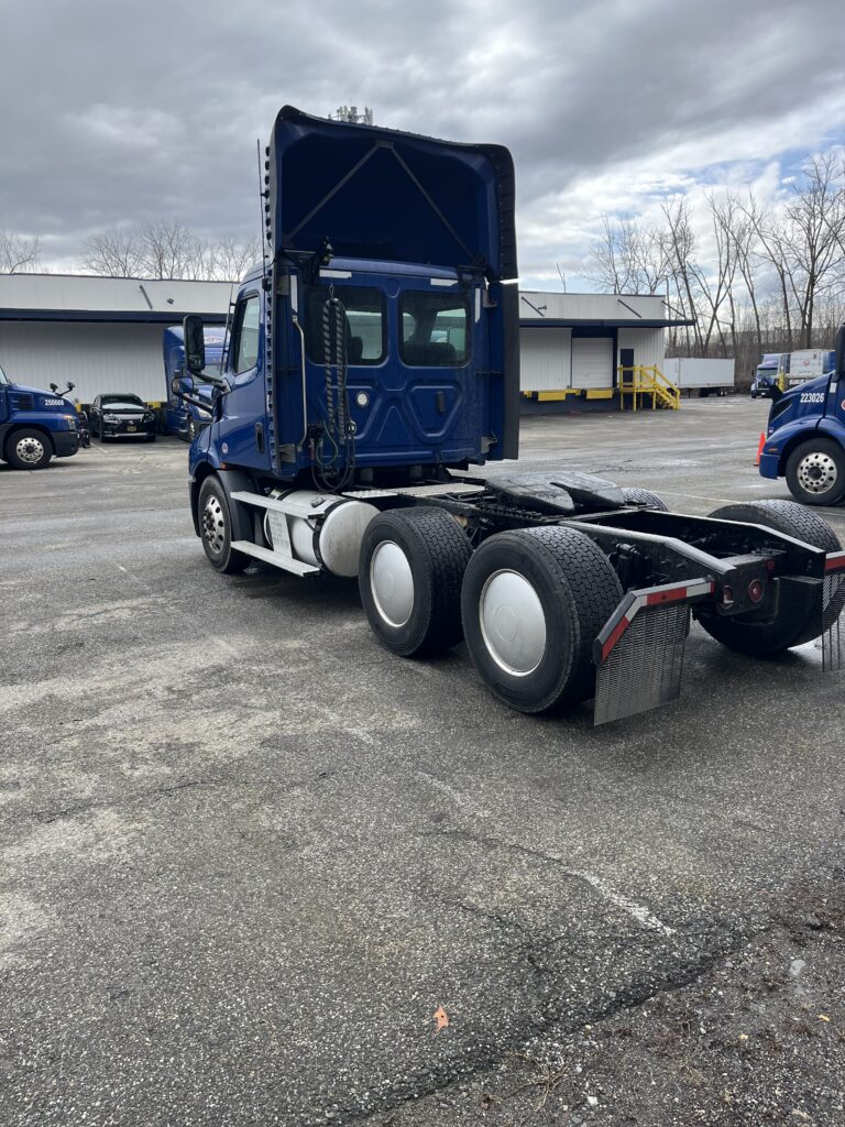 2021 Freightliner Day Cab