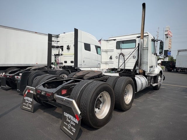 2020 Volvo VNL64T300
