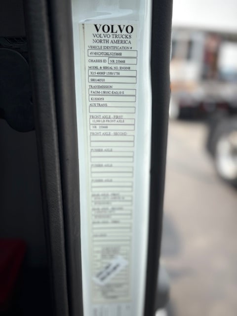 2020 Volvo VNL64T300