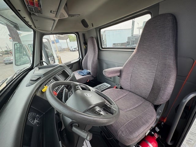 2020 Volvo VNL64T300