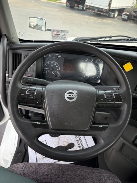 2020 Volvo VNL64T300