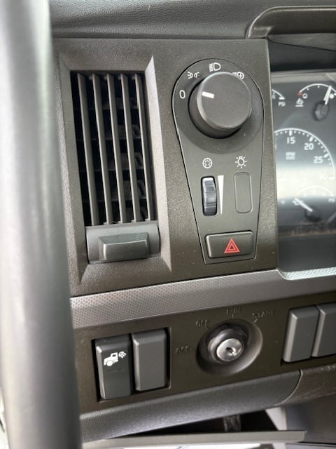 2020 Volvo VNL64T300