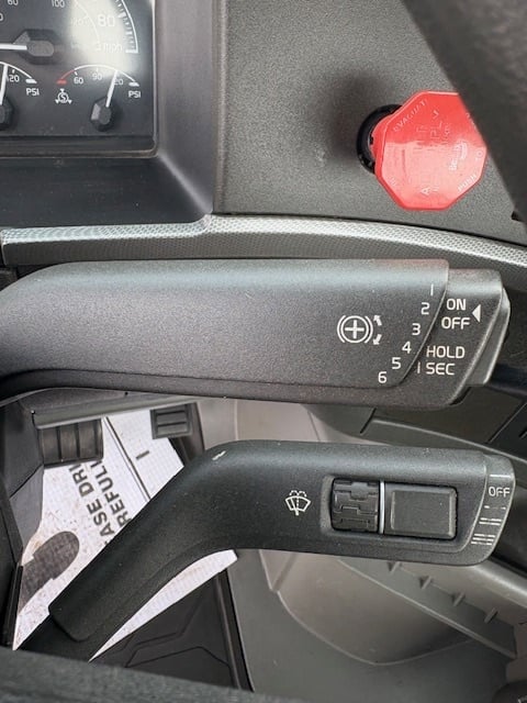 2020 Volvo VNL64T300