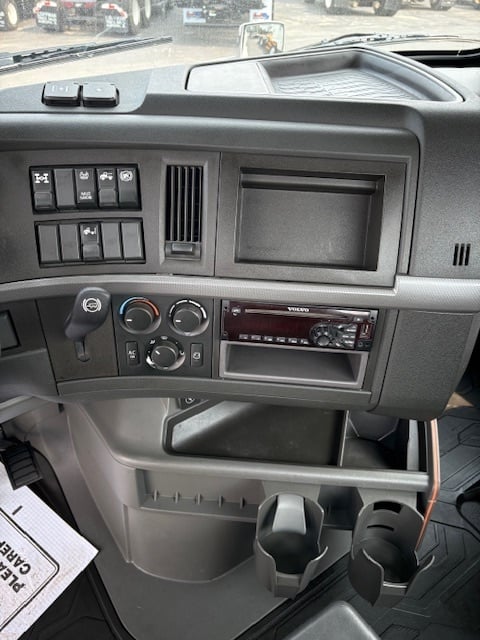 2020 Volvo VNL64T300