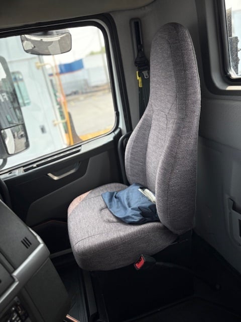 2020 Volvo VNL64T300