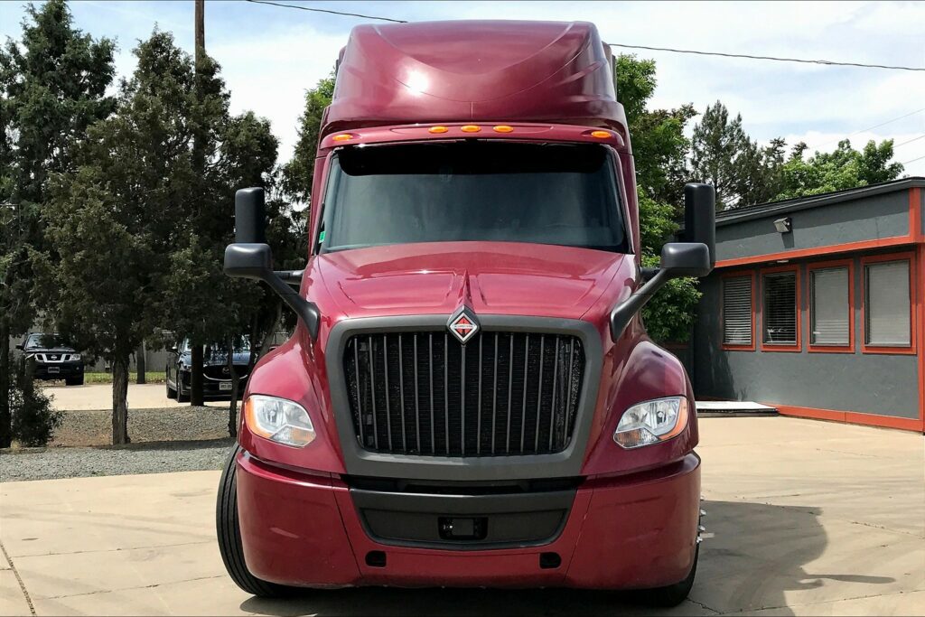 2021 CUM LT625 6×4 Sleeper