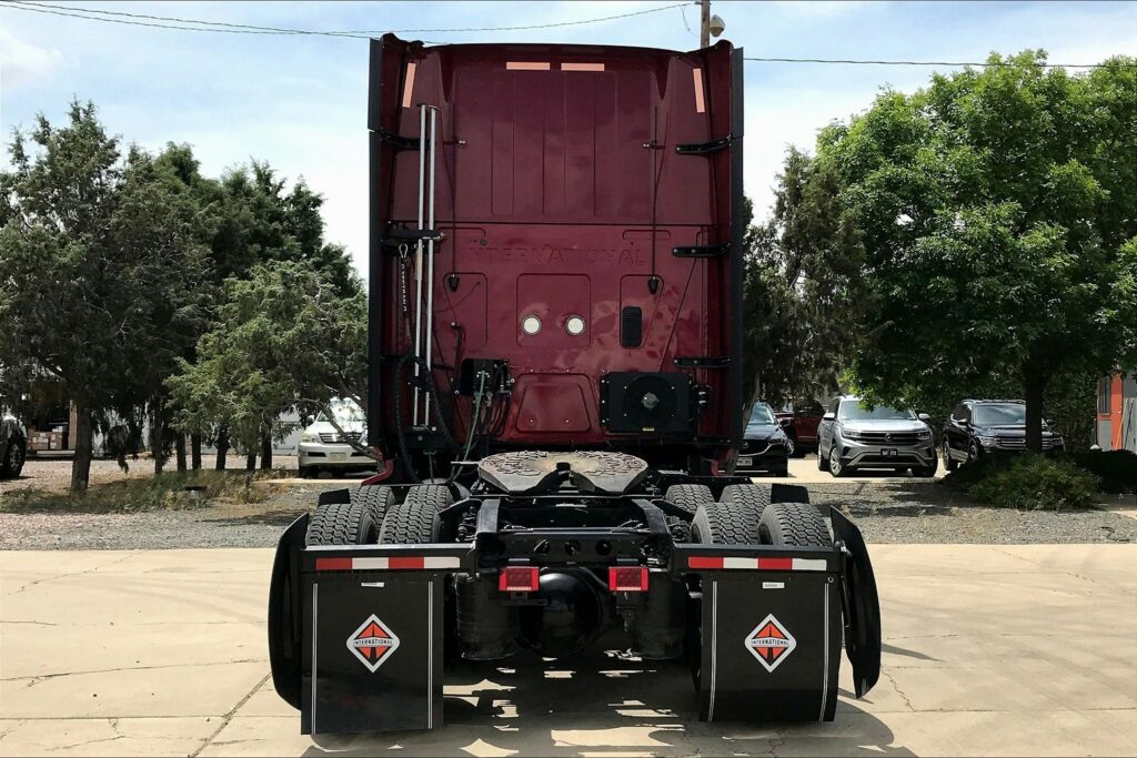 2021 CUM LT625 6×4 Sleeper