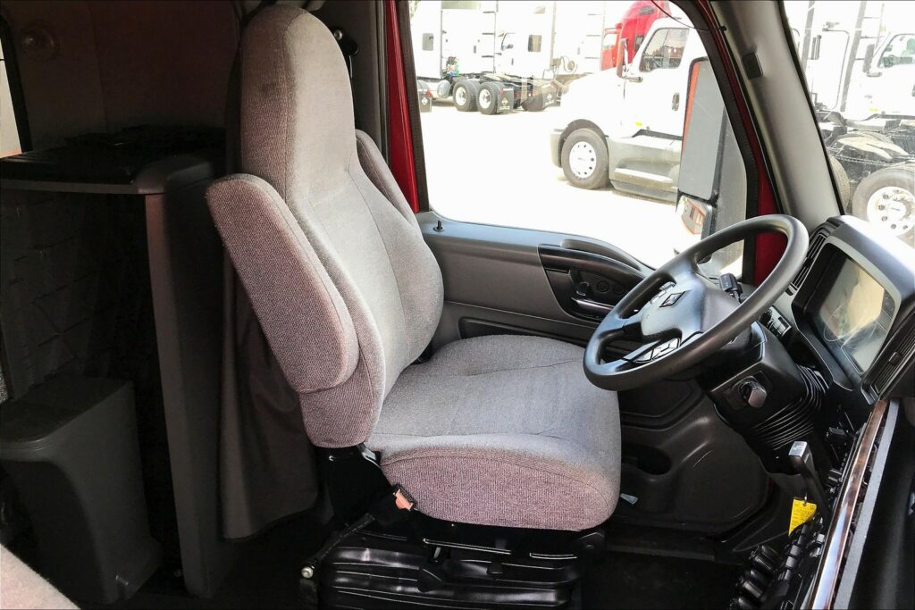 2021 CUM LT625 6×4 Sleeper