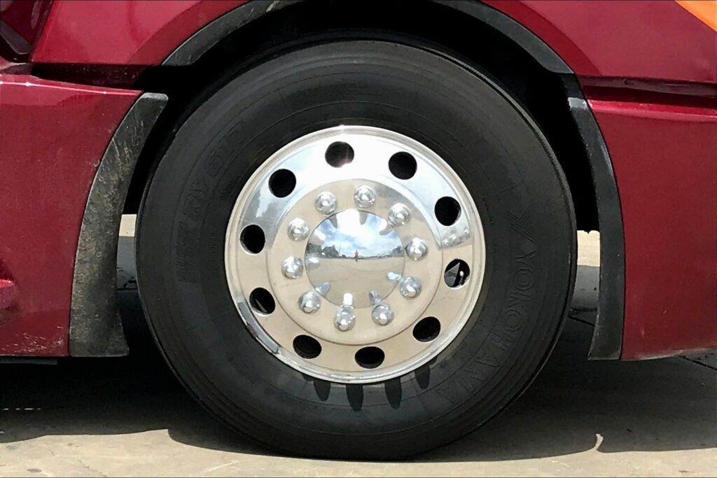 2021 CUM LT625 6×4 Sleeper