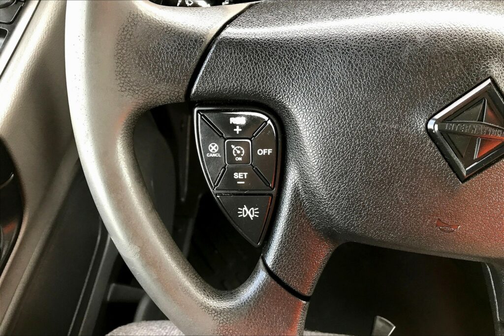 2021 CUM LT625 6×4 Sleeper