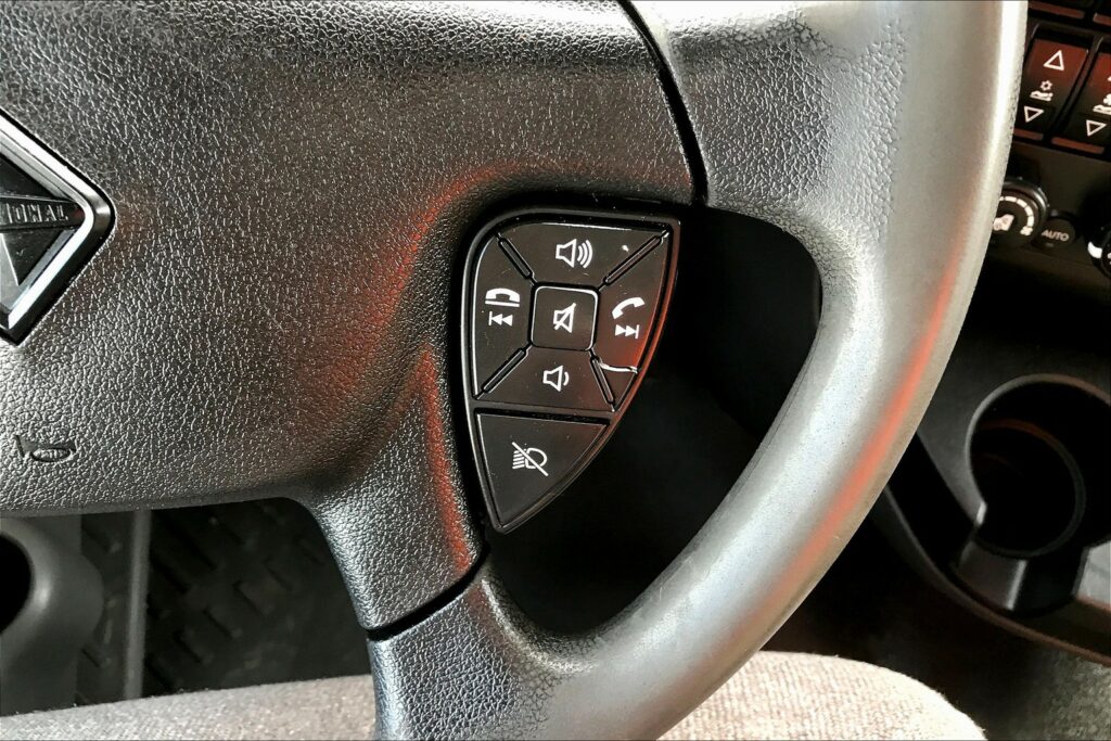 2021 CUM LT625 6×4 Sleeper