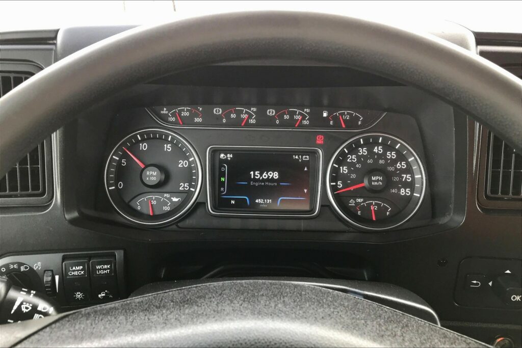 2021 CUM LT625 6×4 Sleeper