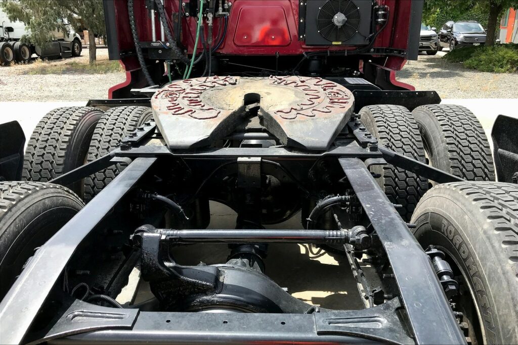 2021 CUM LT625 6×4 Sleeper