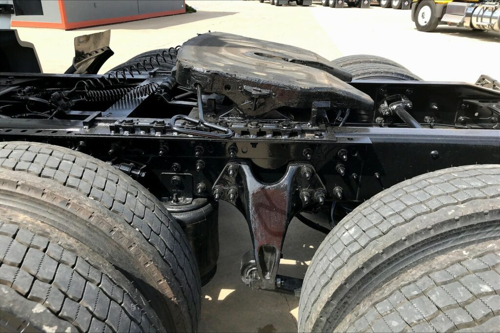 2022 CUM LT625 6×4 Sleeper