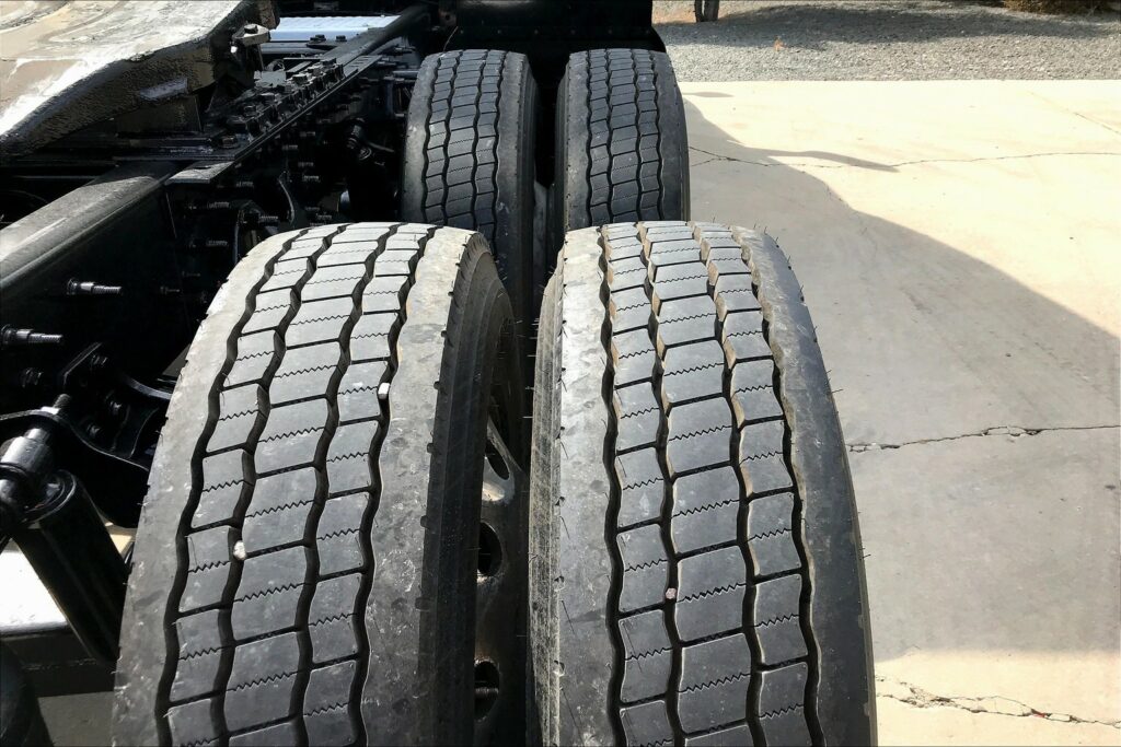 2022 CUM LT625 6×4 Sleeper