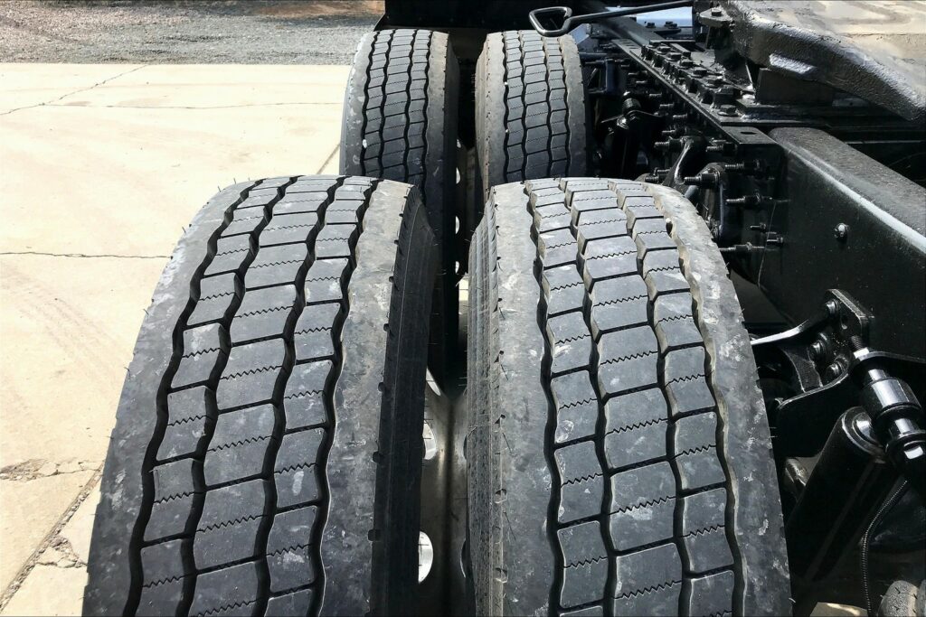 2022 CUM LT625 6×4 Sleeper