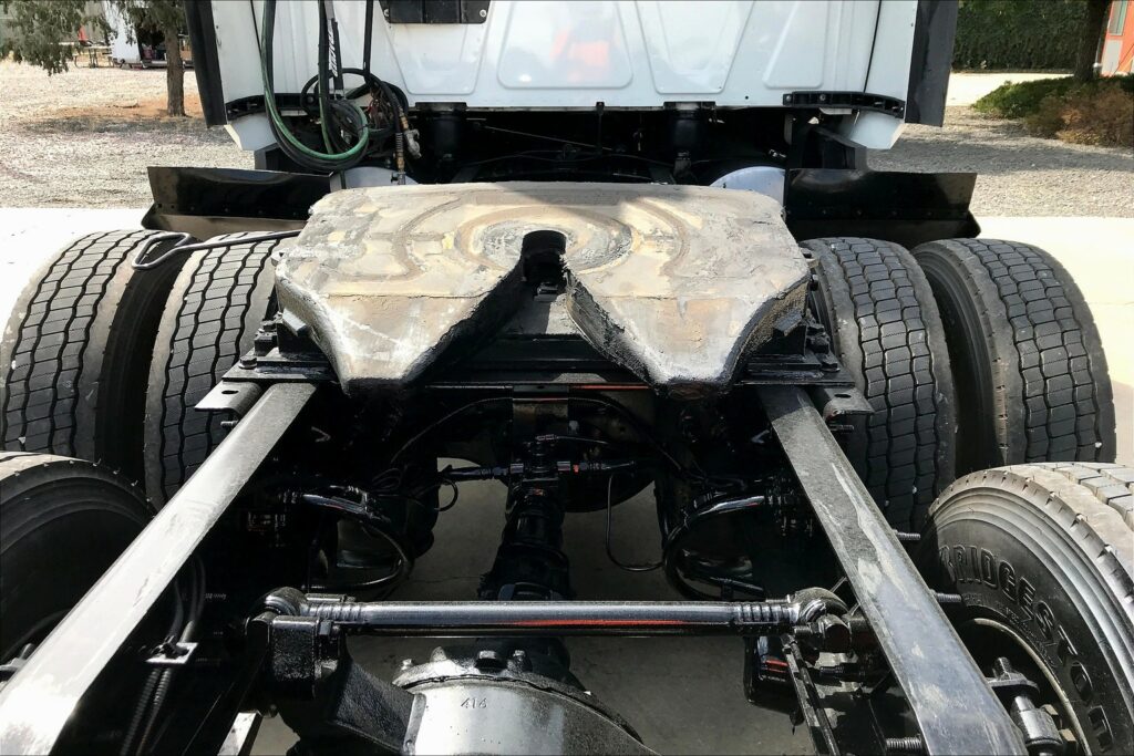 2022 CUM LT625 6×4 Sleeper