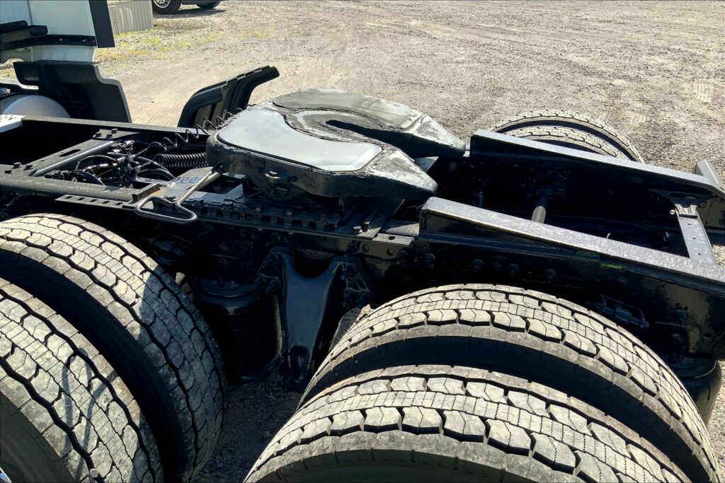 2021 CUM LT625 6×4 Sleeper