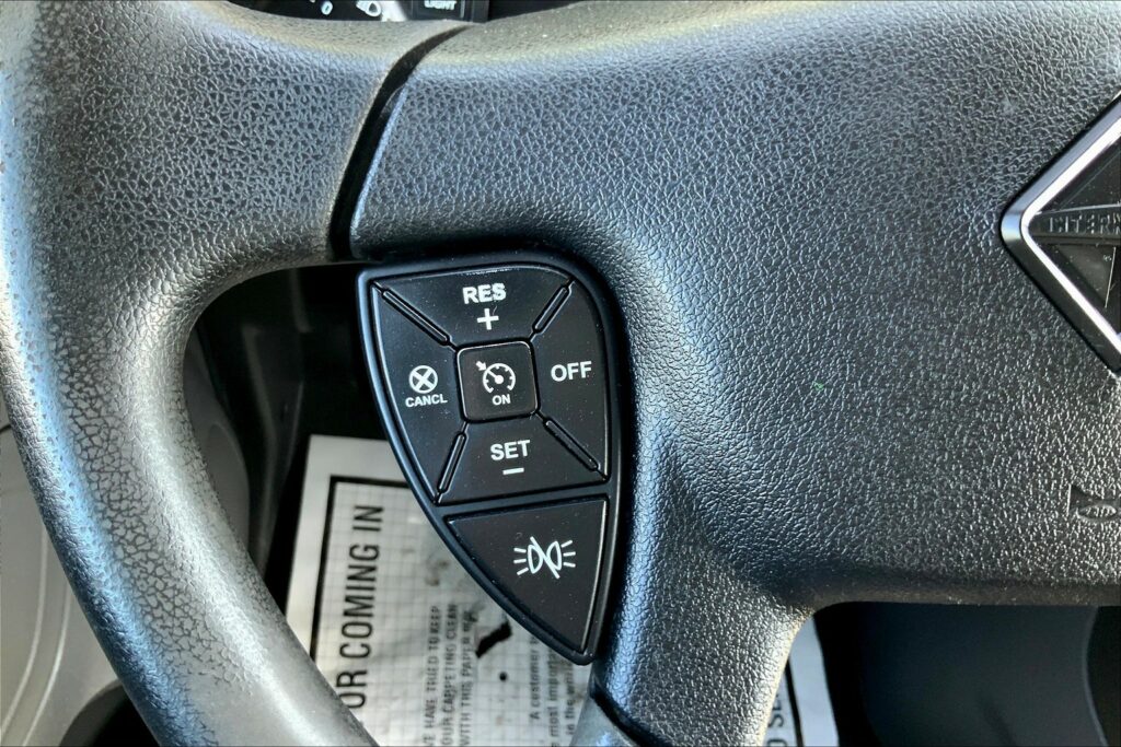 2021 CUM LT625 6×4 Sleeper