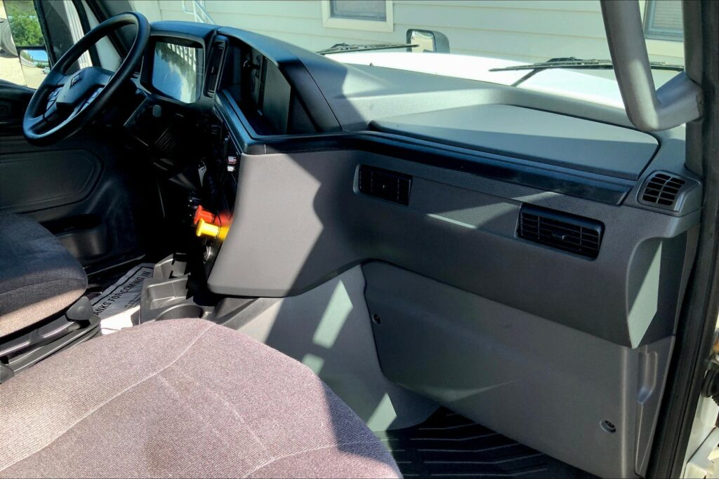 2021 CUM LT625 6×4 Sleeper