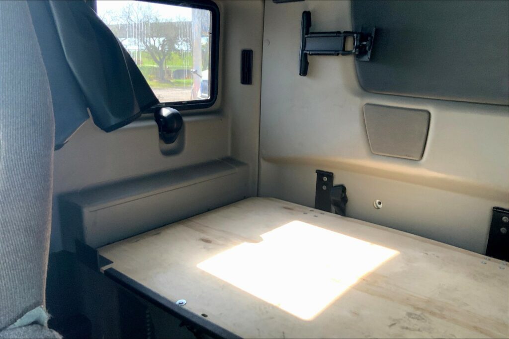 2021 CUM LT625 6×4 Sleeper