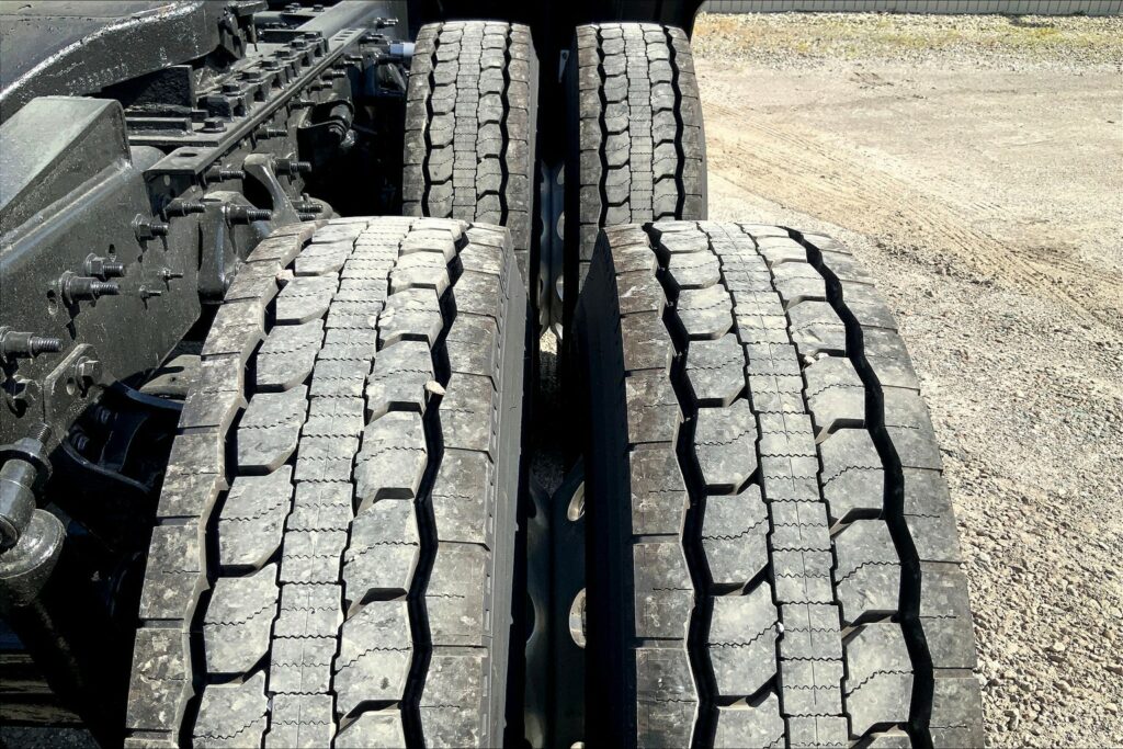 2021 CUM LT625 6×4 Sleeper