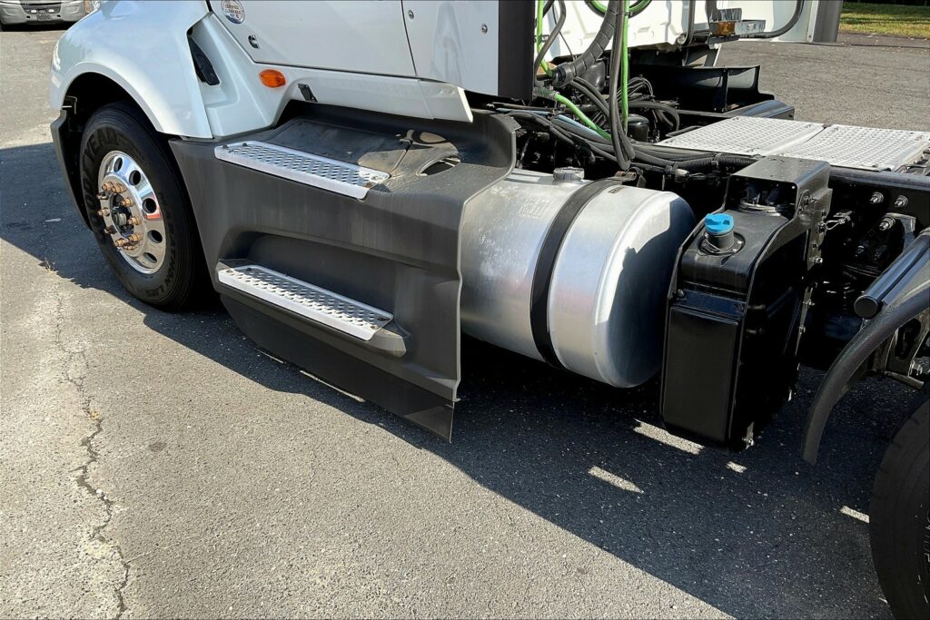 2021 CUM LT625 6×4 Day Cab