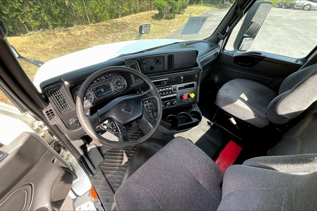 2021 CUM LT625 6×4 Day Cab