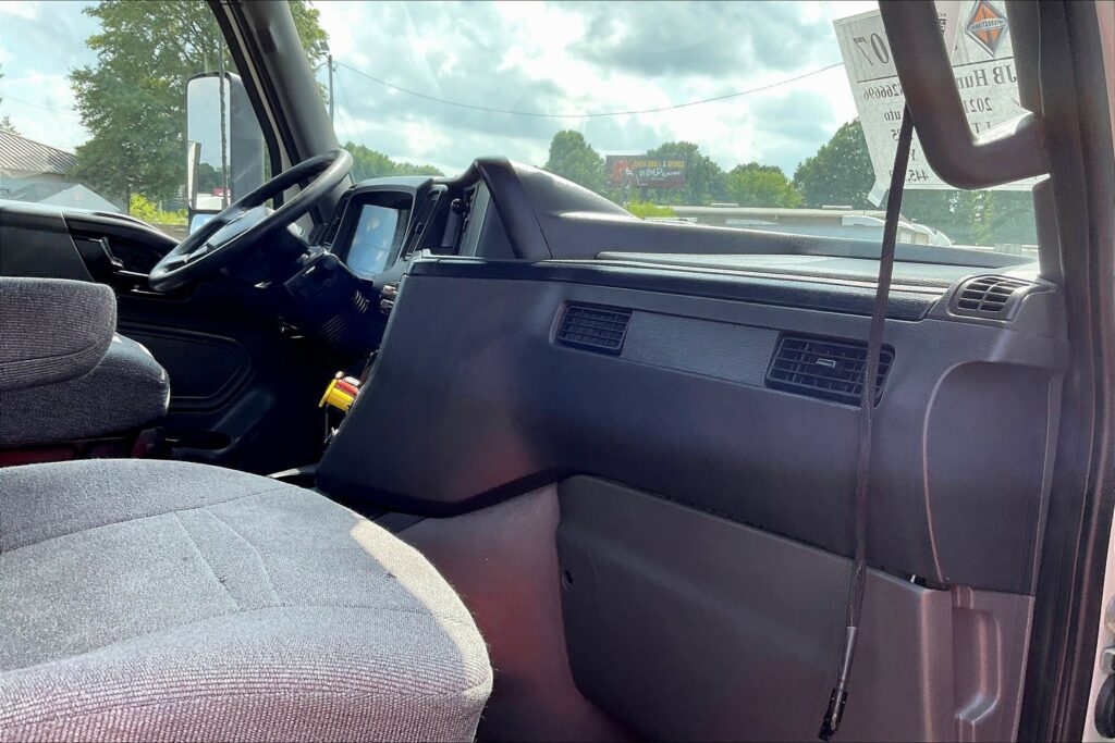 2021 CUM LT625 6×4 Day Cab