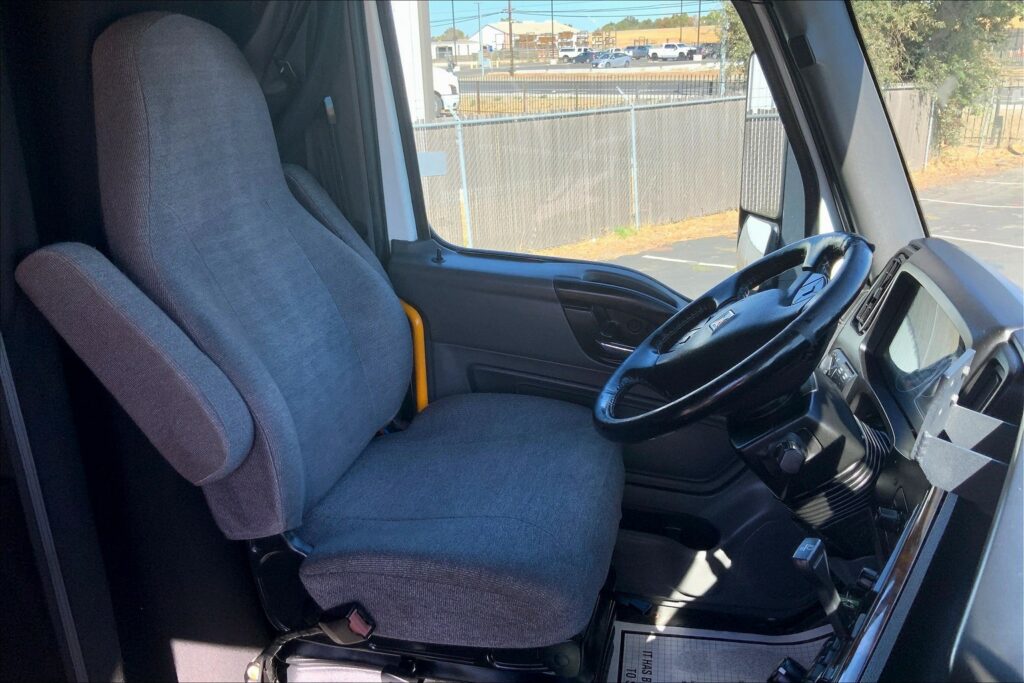 2021 CUM LT625 6×4 Sleeper