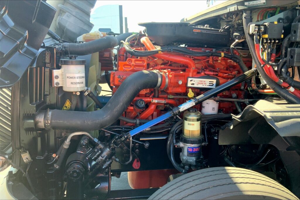 2021 CUM LT625 6×4 Sleeper