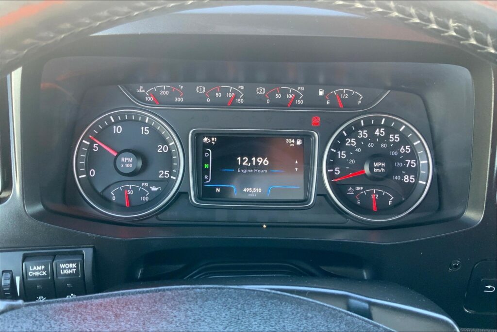 2021 CUM LT625 6×4 Sleeper