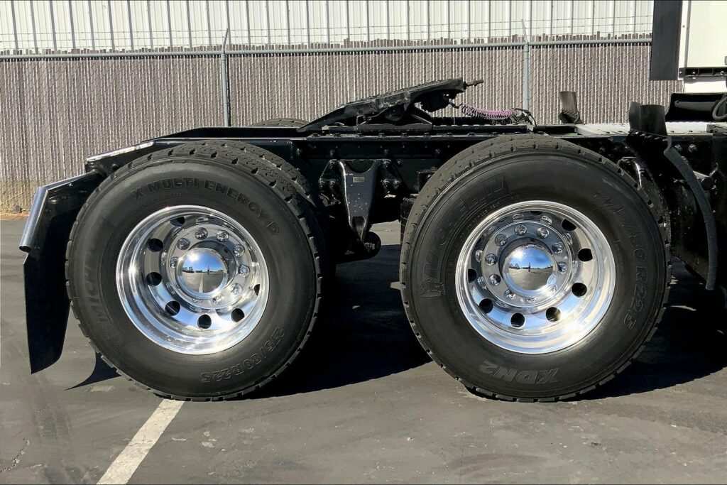 2021 CUM LT625 6×4 Sleeper