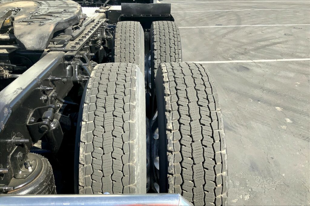 2021 CUM LT625 6×4 Sleeper