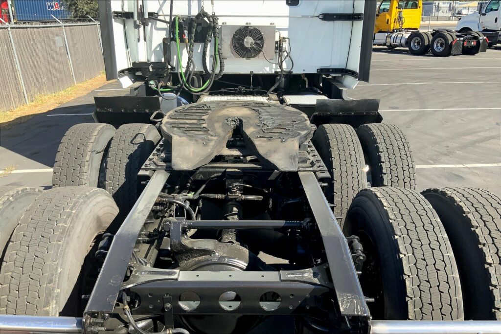 2021 CUM LT625 6×4 Sleeper