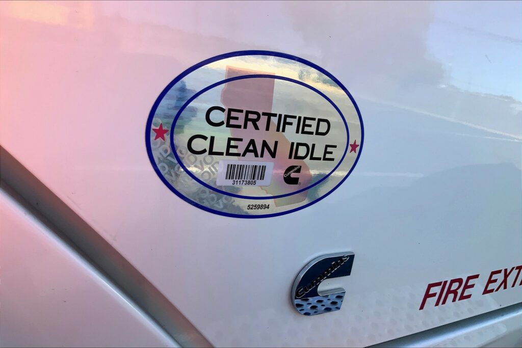 2021 CUM LT625 6×4 Sleeper