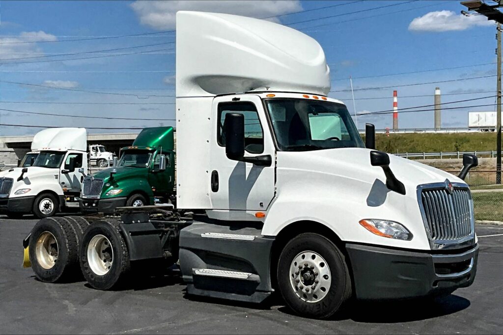 2021 CUM LT625 6×4 Day Cab