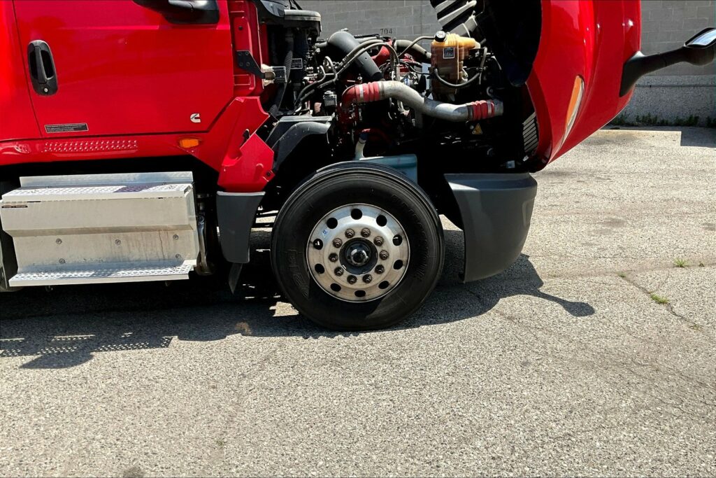 2021 CUM LT625 6×4 Sleeper