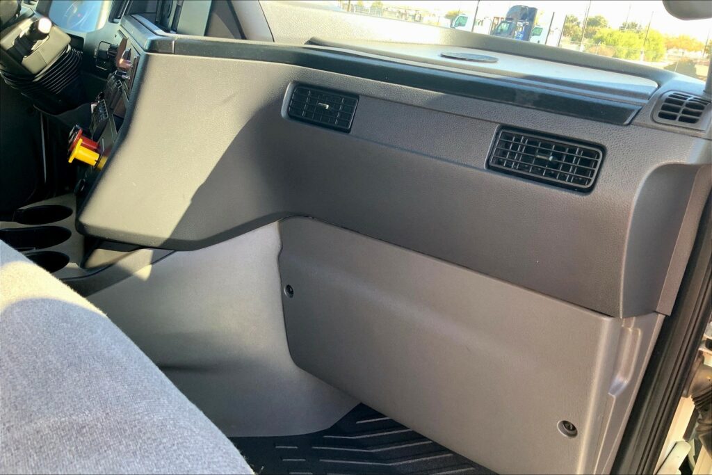 2021 CUM LT625 6×4 Sleeper