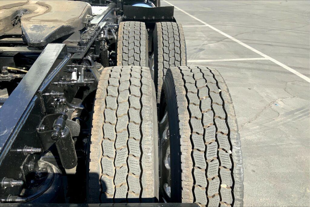 2021 CUM LT625 6×4 Sleeper