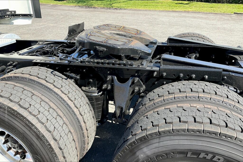 2022 CUM LT625 6×4 Sleeper