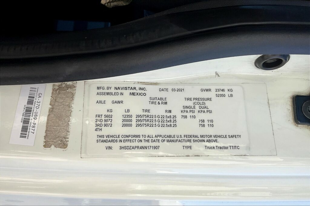 2022 CUM LT625 6×4 Sleeper