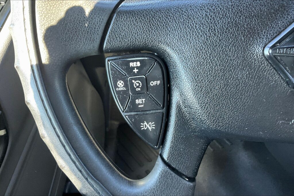 2022 CUM LT625 6×4 Sleeper