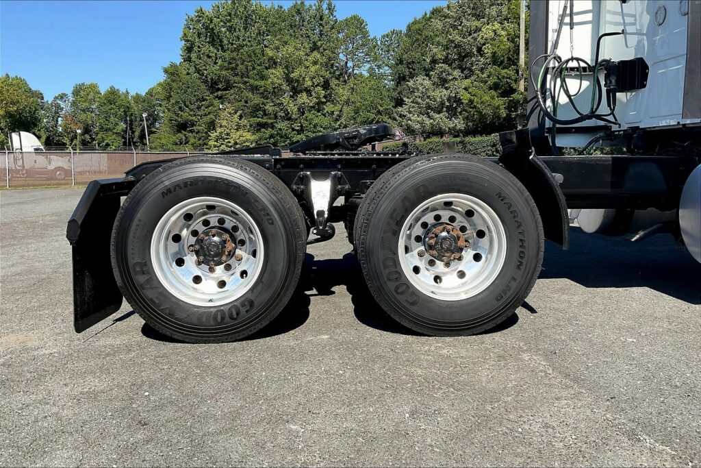 2022 CUM LT625 6×4 Sleeper