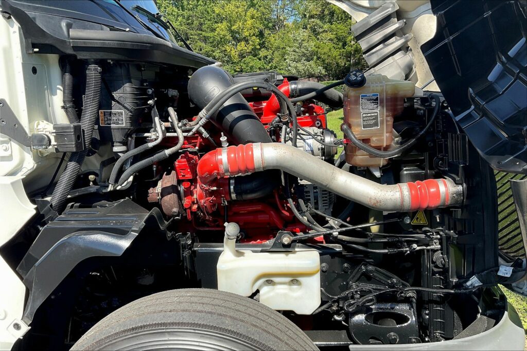 2022 CUM LT625 6×4 Sleeper