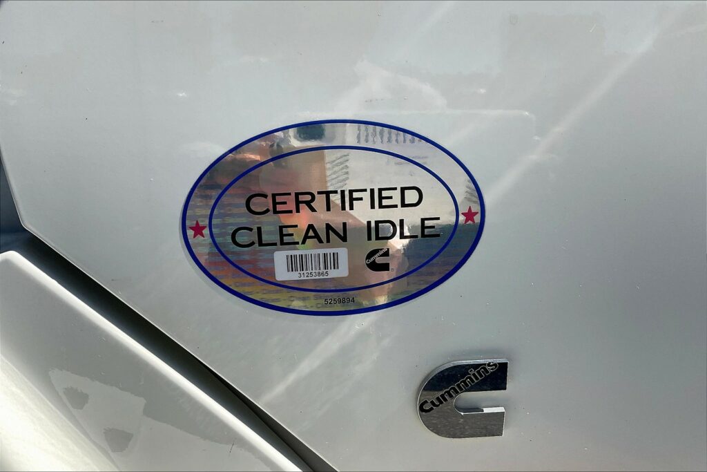 2022 CUM LT625 6×4 Sleeper