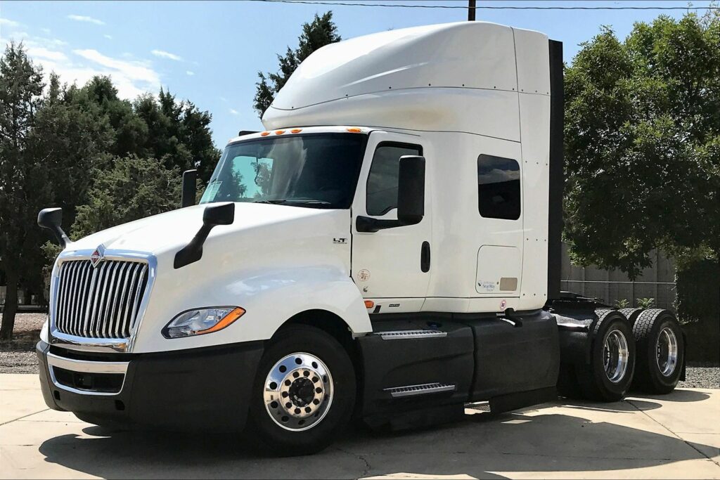 2022 CUM LT625 6×4 Sleeper