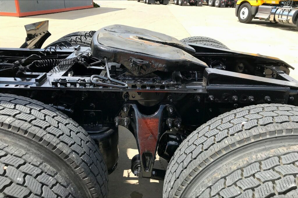 2022 CUM LT625 6×4 Sleeper