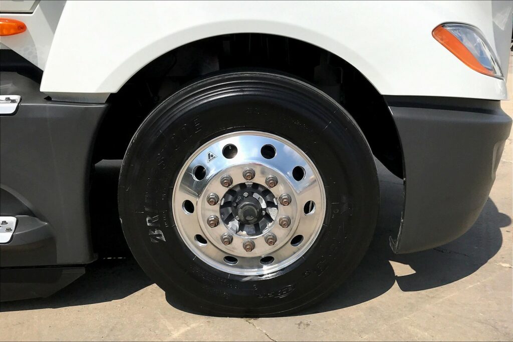 2022 CUM LT625 6×4 Sleeper